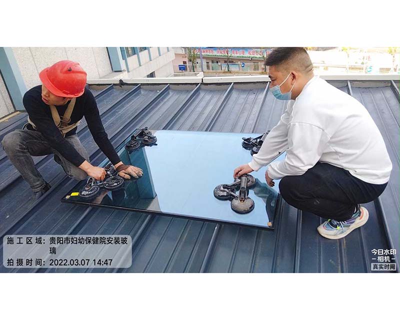 妇幼保健院安装玻璃